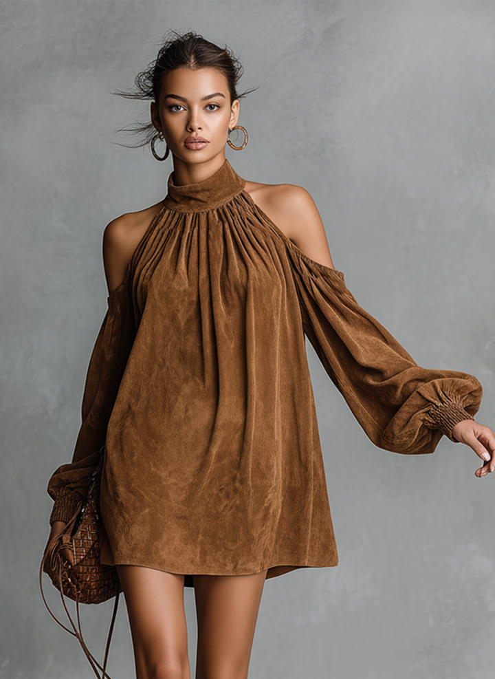 Elena – Abito mini in finta pelle suede con collo halter e maniche a lanterna