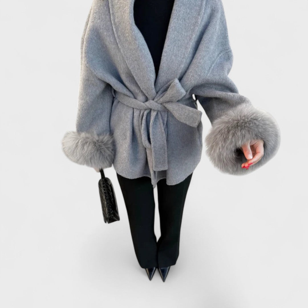 Antonella  – Cappotto elegante con dettagli in pelliccia ecologica