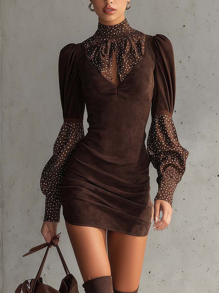 Beatrice – Abito bodycon in finta suede marrone con pois in raso