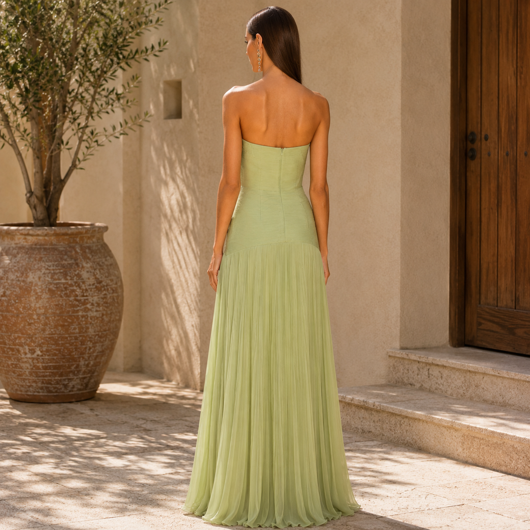 Almudena – Eleganza sofisticata e stile con delicatezza