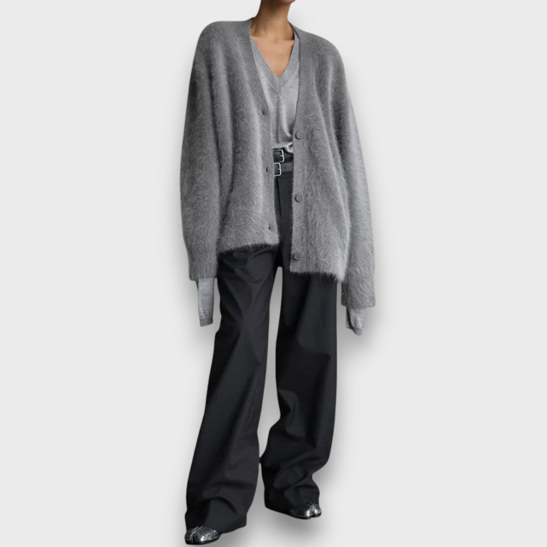 Laria – Cardigan morbido con taglio classico