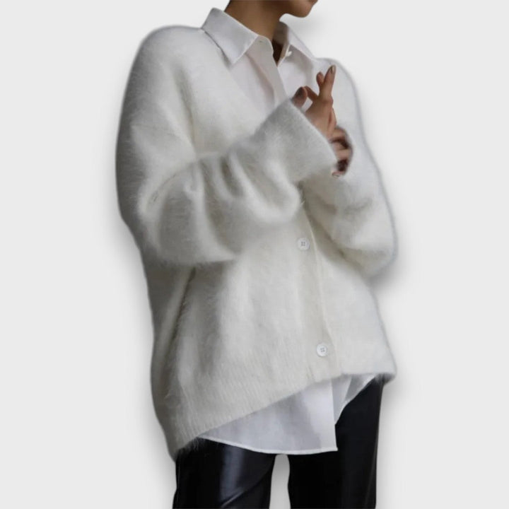 Laria – Cardigan morbido con taglio classico