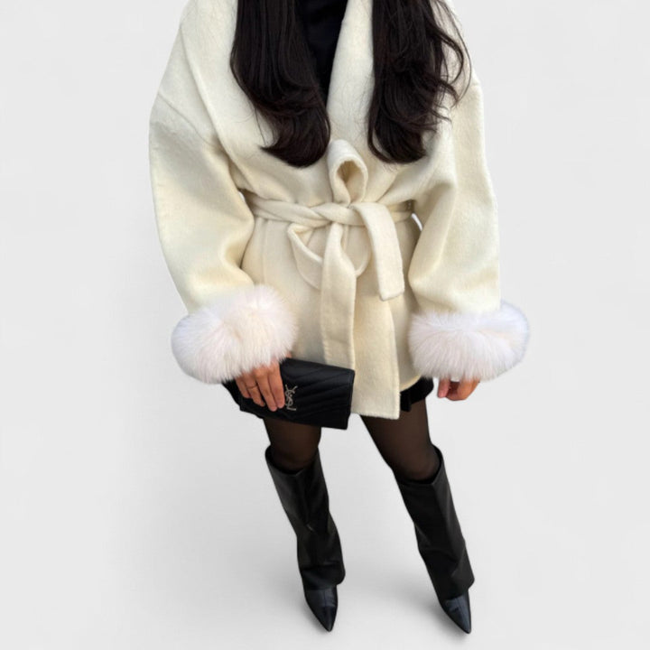 Antonella  – Cappotto elegante con dettagli in pelliccia ecologica