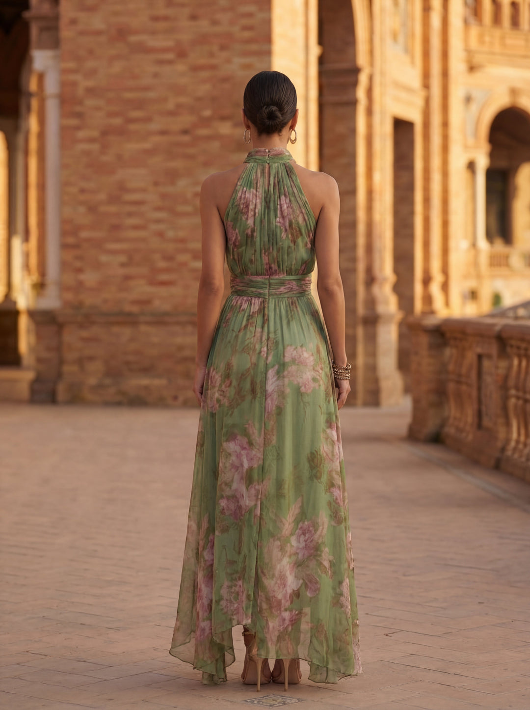 Olivia – Abito elegante in chiffon con dettagli floreali