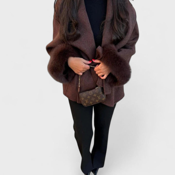 Antonella  – Cappotto elegante con dettagli in pelliccia ecologica