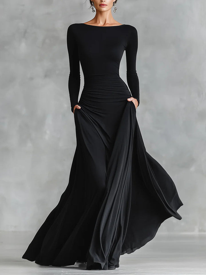 Chiara – Abito lungo nero moderno in crepe con scollo a barca plissettato