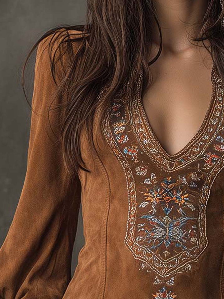 Bianca – Vestito mini in suede marrone vintage con scollo a V ricamato