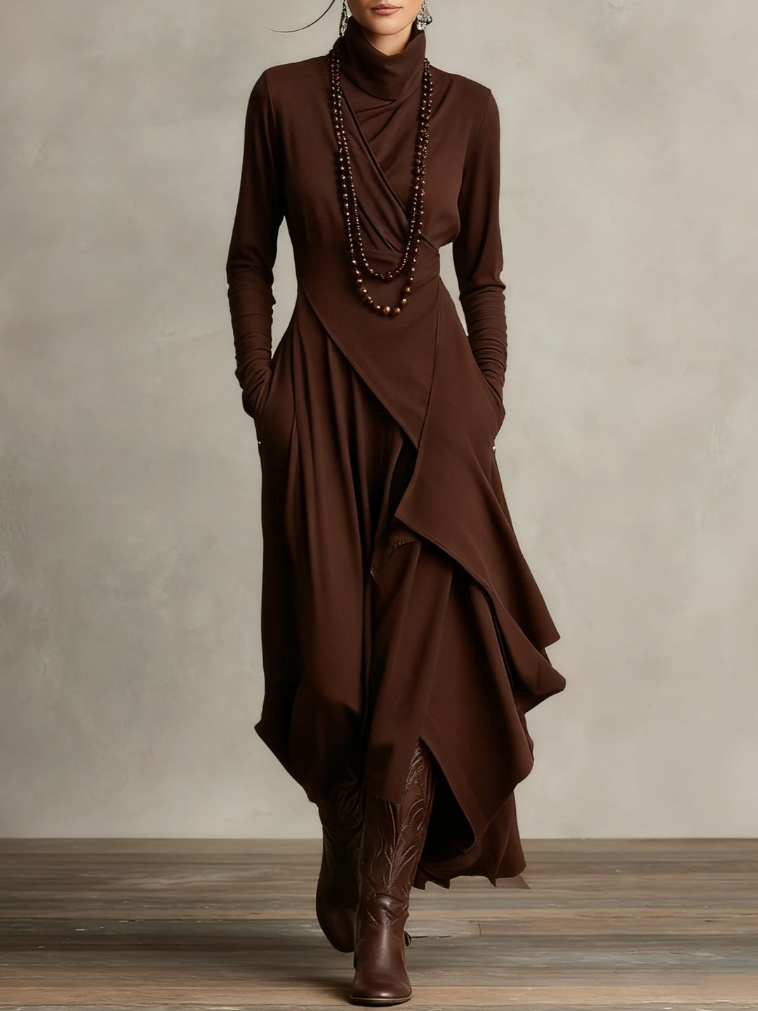 Sandra – Vestito maxi plissettato asimmetrico con collo alto viola