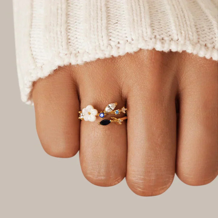 Kaia – Anello fiorito