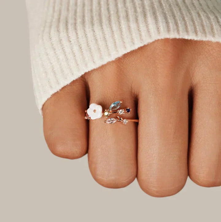 Kaia – Anello fiorito