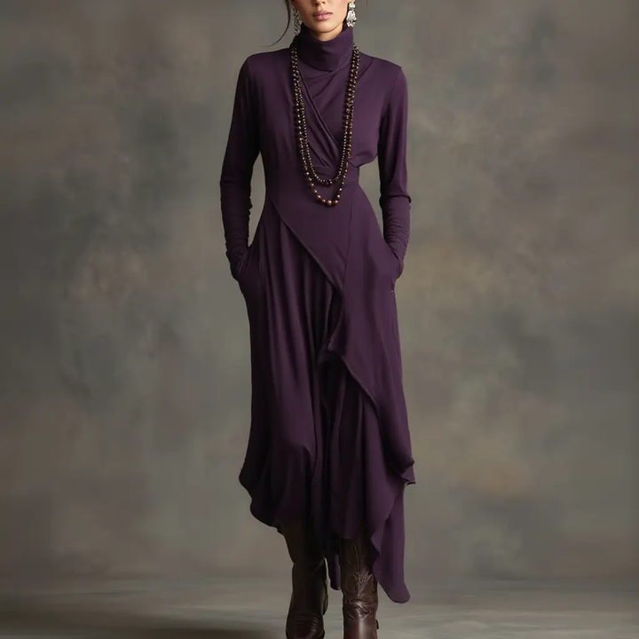 Sandra – Vestito maxi plissettato asimmetrico con collo alto viola