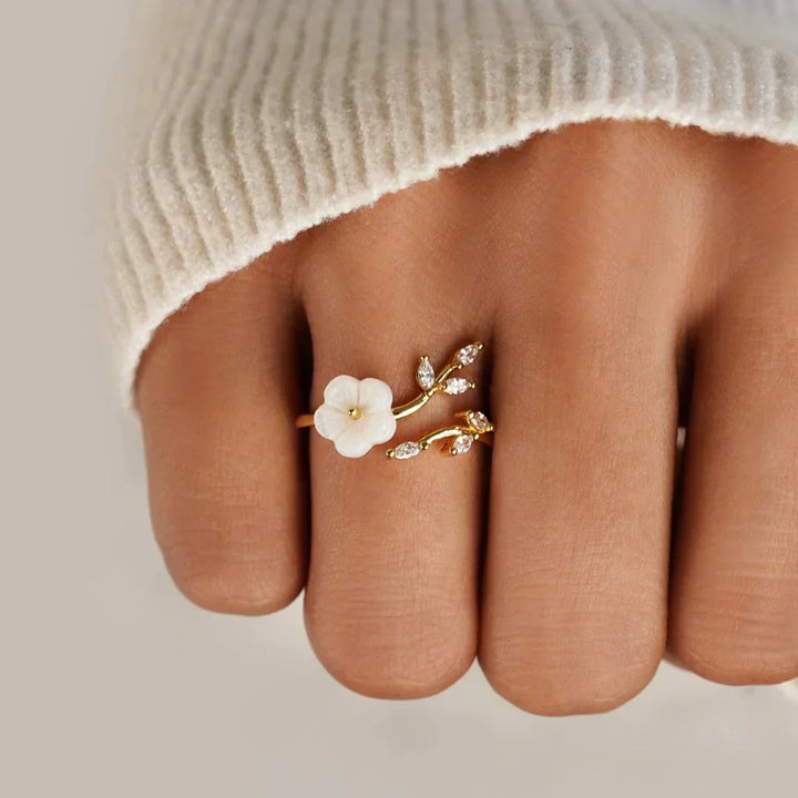 Kaia – Anello fiorito