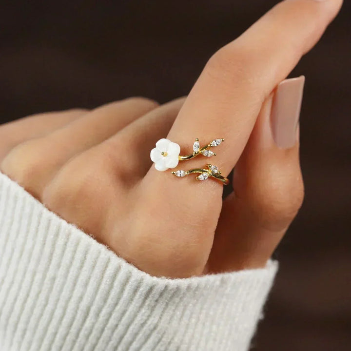 Kaia – Anello fiorito