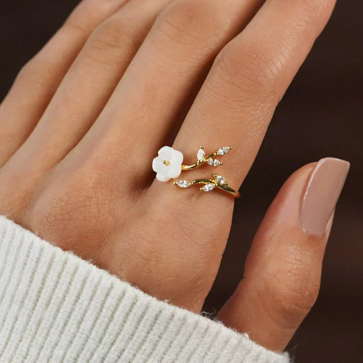 Kaia – Anello fiorito